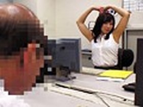 「通学中の電車の中やじっとり蒸れるオフィスや教室…真夏に汗ばむJKやOLのムレムレに湿ったワキの匂いをむしゃぶり嗅ぎながら恥じらう姿を…　サンプル画像09